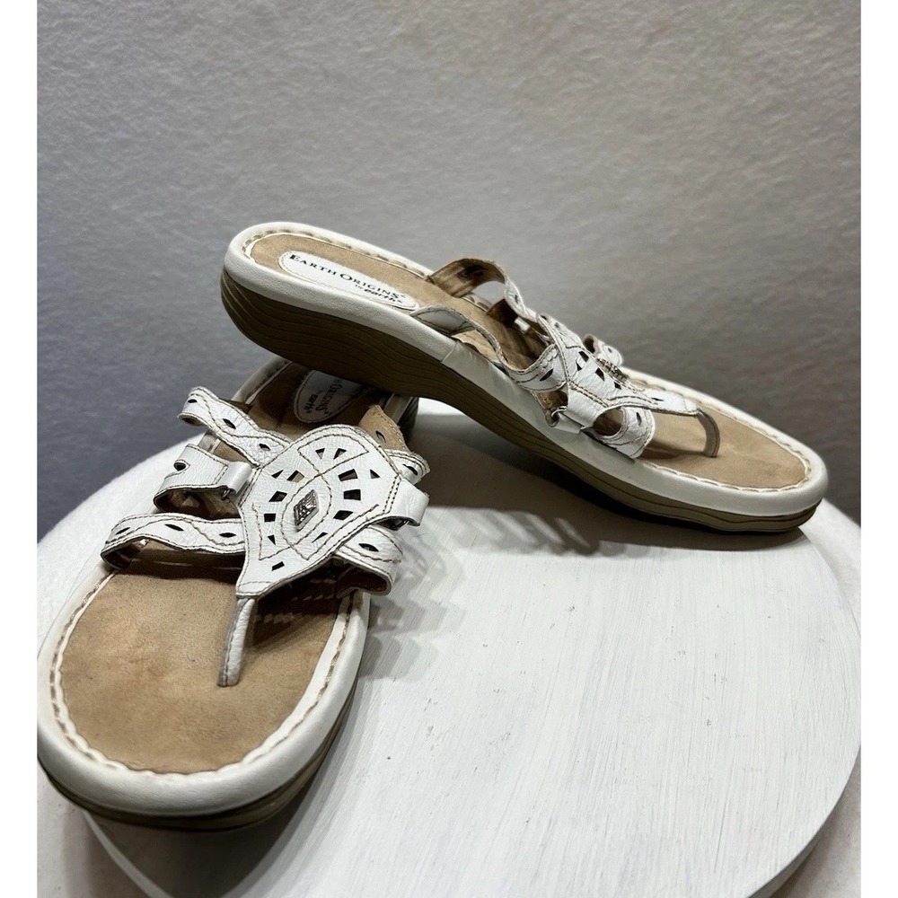 Earth Origins Women's Thong Sandal White Leather Silver Medallion Women's Sz 11M